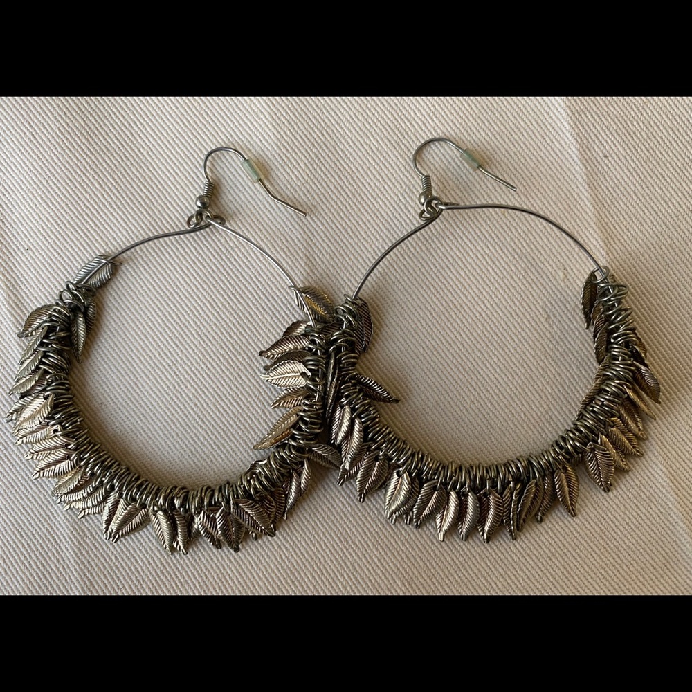PALE GOLD FEATHER EARRINGS